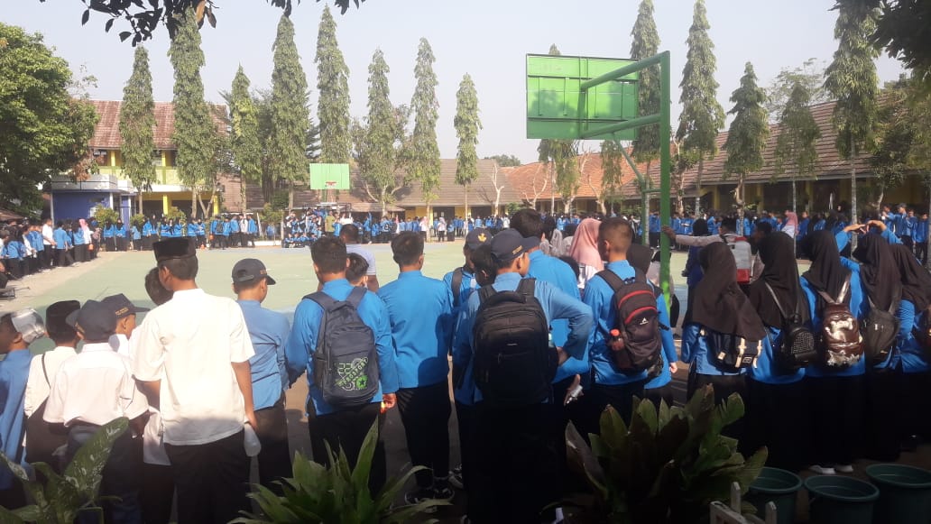Penyemprotan Eco Enzim Ke Udara Oleh : SMP Negeri 3 Tigaraksa Dan Serentak Di 33 SMP Se_kabupaten Tangerang.