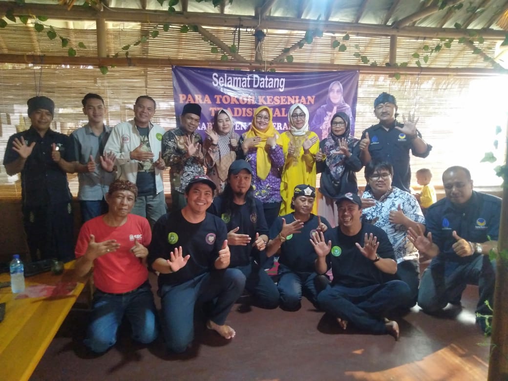 Diskusi Dan Silaturahmi Tokoh Kesenian Tradisional Dengan Caleg DPRD Kabupaten Tangerang, ” * Ayi Rokayah * di Resto Bintang Bambu Ciapus Panongan.