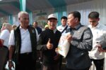 Paket pangan murah tersebut terdiri dari 2 kilogram beras premium, 1 kilogram tepung terigu, 1 kilogram gula pasir, dan 1 liter minyak goreng.